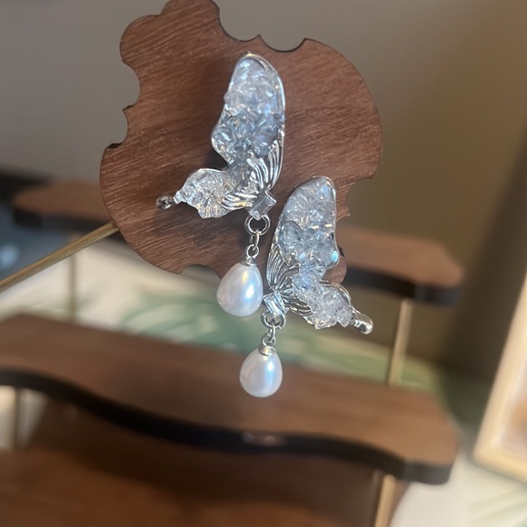 Ethereal Blue Crystal Stud Earrings - Picture 4 of 6